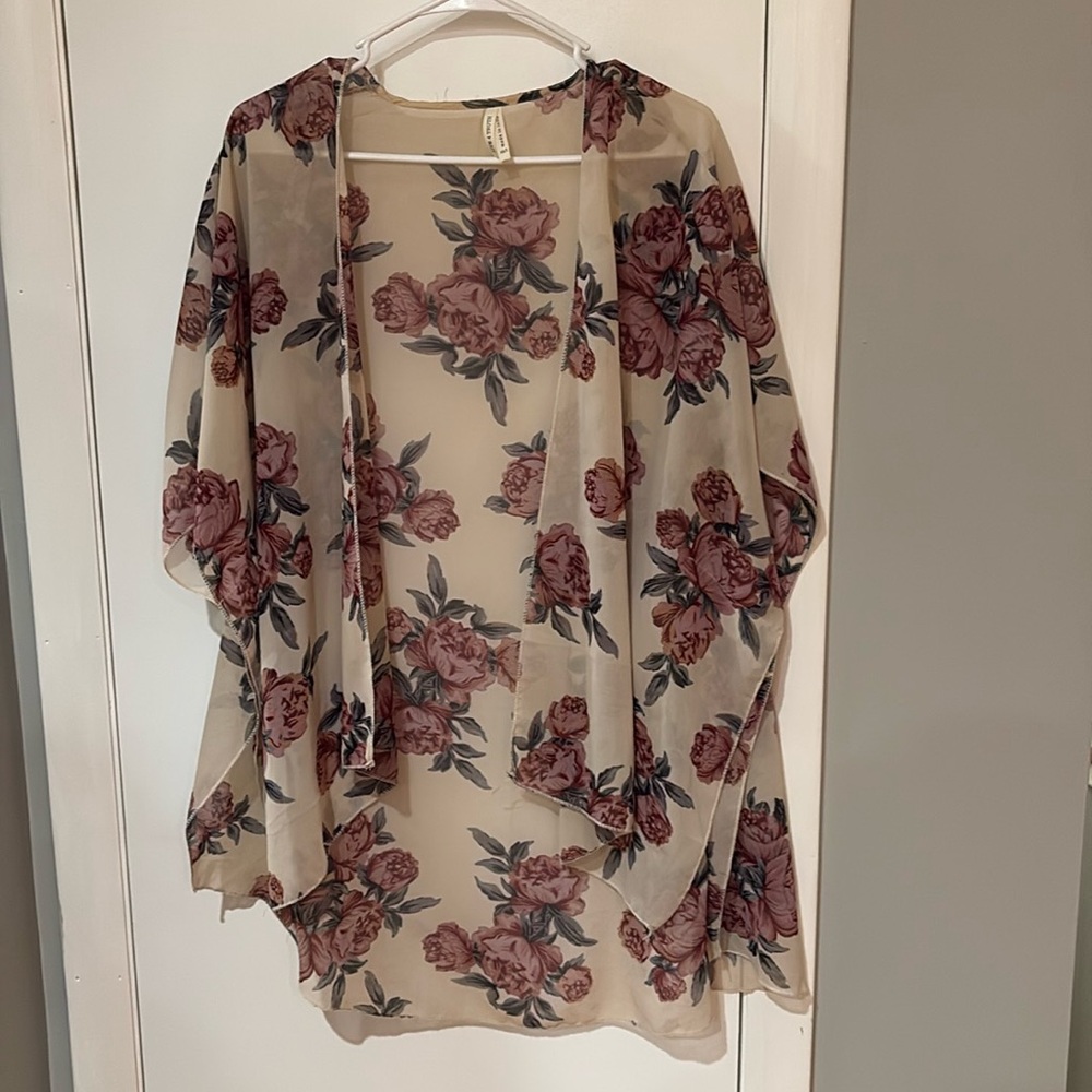 Shear cream colored cover with roses size m/l